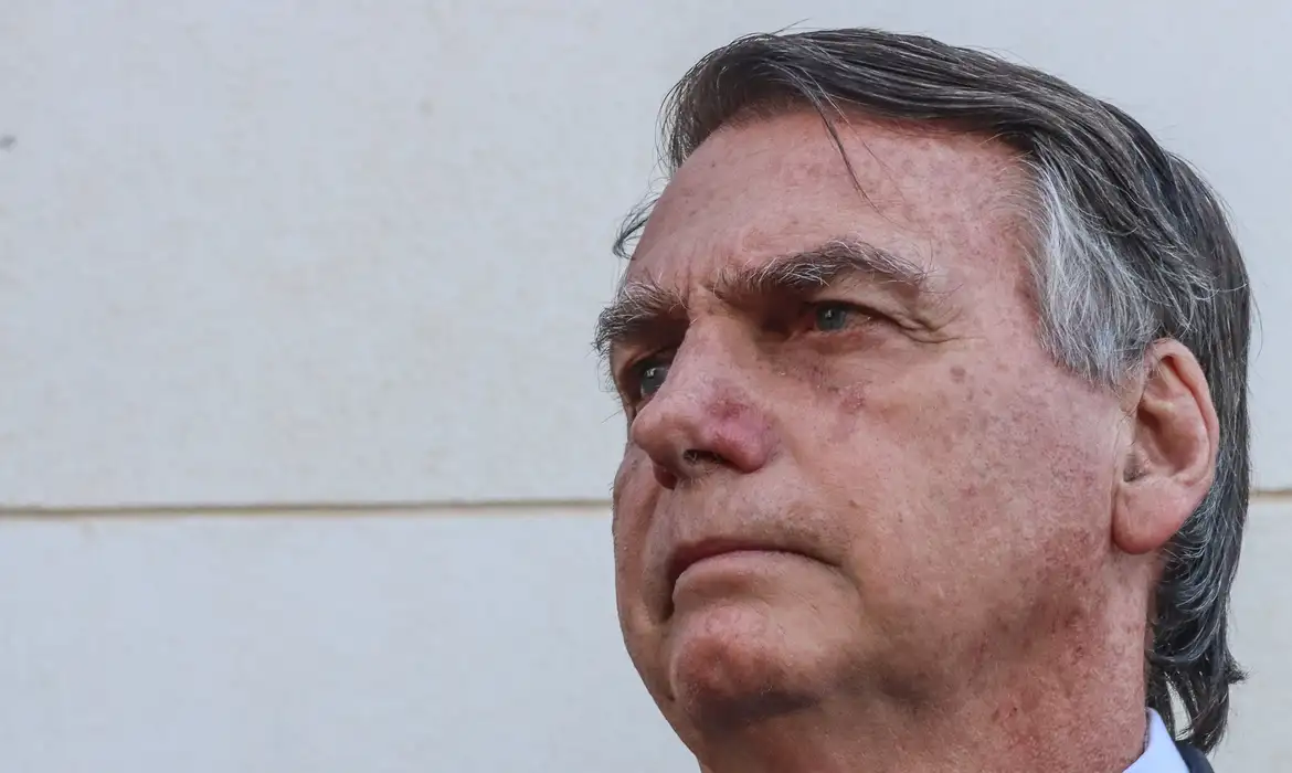 O ex-presidente Jair Bolsonaro (PL) é alvo da PF por suspeita de tentativa de golpe de Estado
