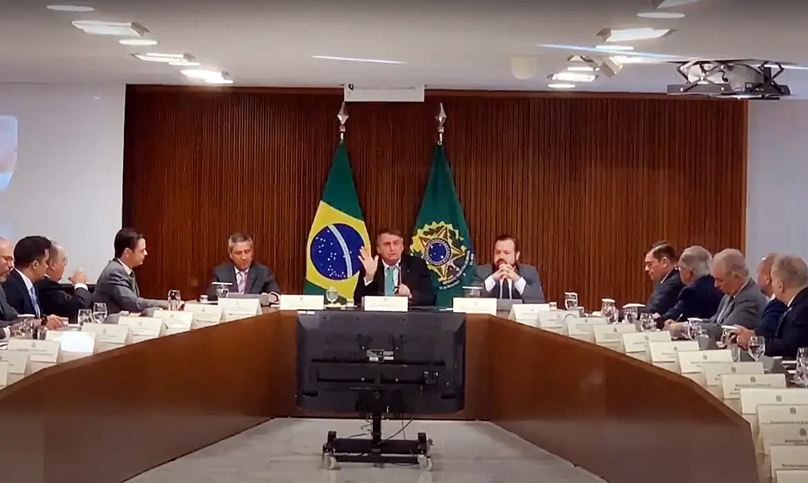 Bolsonaro reconhece car&aacute;ter eleitoreiro da PEC das Bondades, em v&iacute;deo