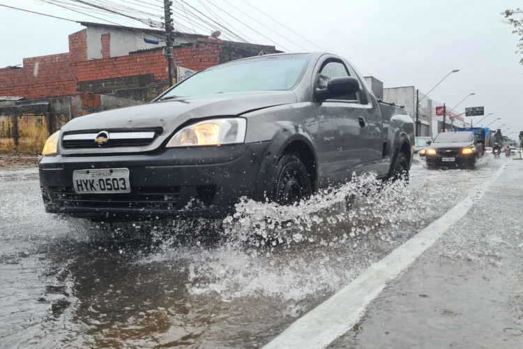 FORTALEZA, CEARÁ, BRASIL 10-02-2024: imagem de apoio ilustrativo. O aviso meteorológico é valido até o início da tarde desta terça-feira, 19(Foto: Yuri Allen/Especial para O POVO)