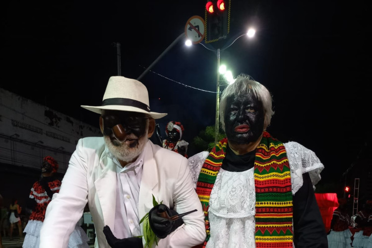Desfile de Maracatu na Avenida Domingos Olímpio
