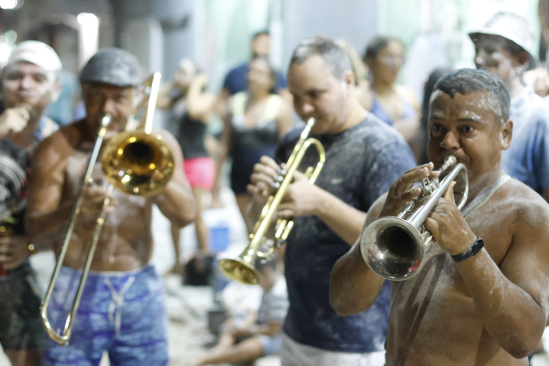 Penúltimo dia de folia agita Carnaval em Paracuru com direito ao famoso mela-mela 