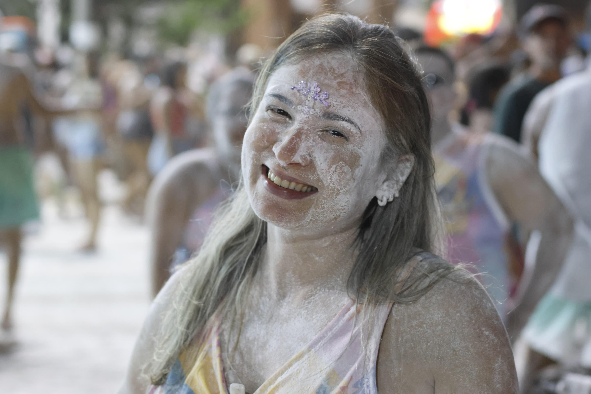 Penúltimo dia de folia agita Carnaval em Paracuru com direito ao famoso mela-mela 