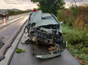 Carro envolvido na colisão atendida em Barro, no Ceará 