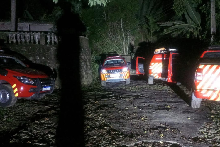 Mulher é resgatada após quebrar a perna durante uma trilha na Serra de Maranguape
