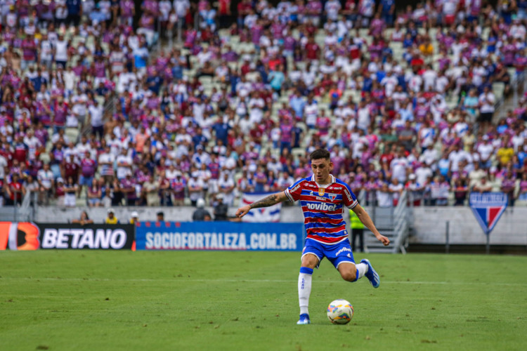 Lateral-esquerdo Gonzalo Escobar no jogo Fortaleza x Horizonte, no Castelão, pelo Campeonato Cearense 2024