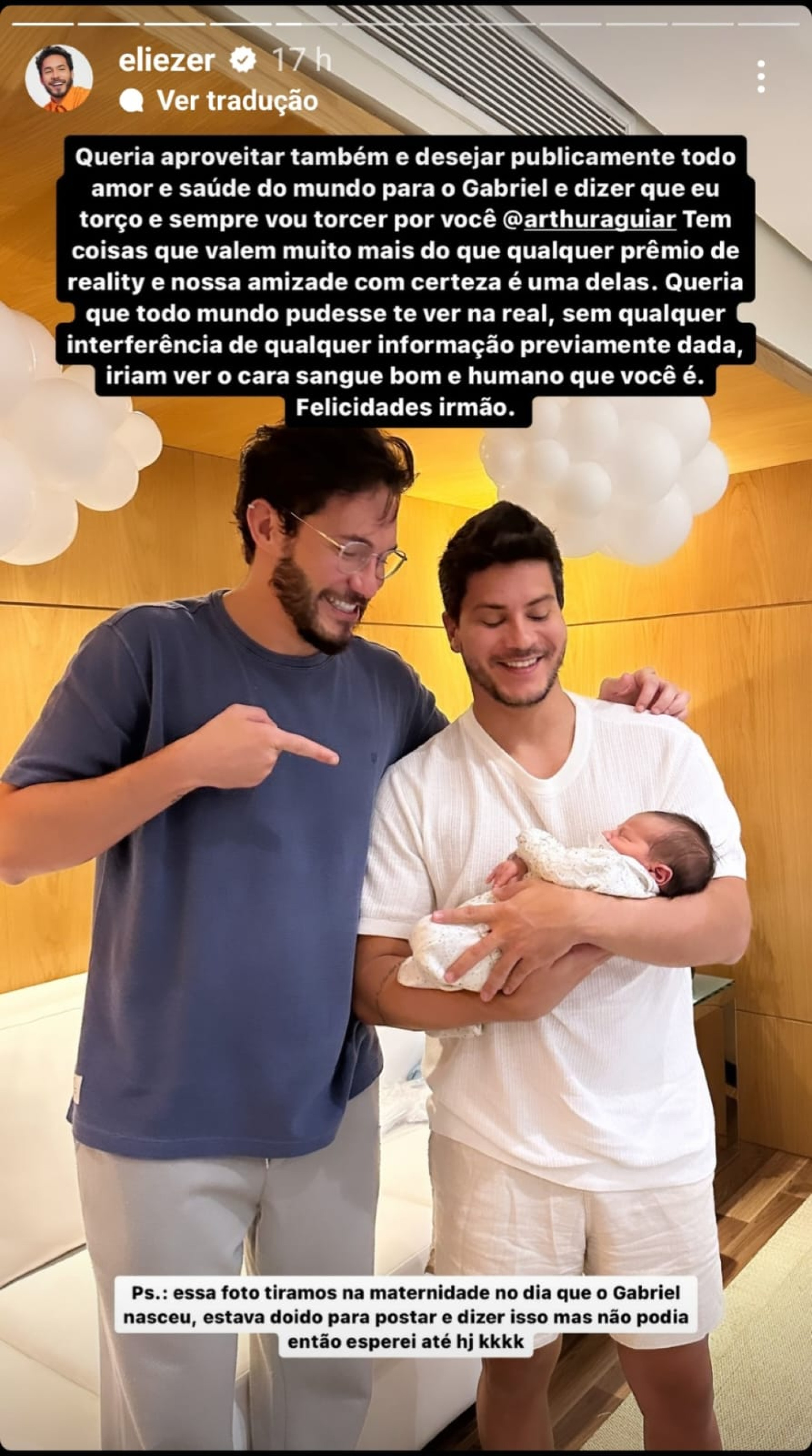 Casal de ex-BBBs Viih Tube e Eliezer posam ao lado de Arthur Aguiar e filhos