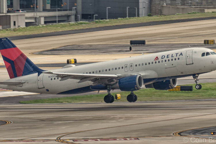 Delta Airlines sofre com cancelamentos desde o apagão cibernético