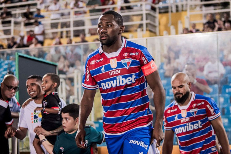 Lateral-direito Tinga no jogo Ferroviário x Fortaleza, no PV, pelo Campeonato Cearense 2024