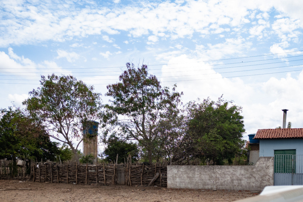 No município de Carnaubal está localizada uma casa que fica bem no meio da divisa entre os estados do Ceará e Piauí, metade da casa em cada estado(Foto: AURÉLIO ALVES)