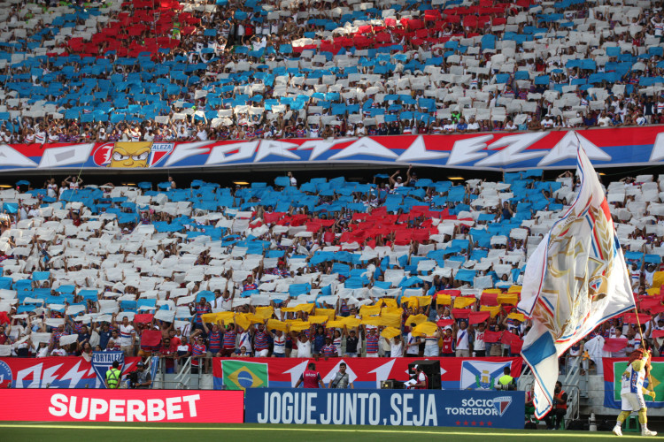 FORTALEZA, CEARÁ, BRASIL,17.02.2024: Torcida do Fortaleza. Clássico rei Fortaleza x Ceará, arena Castelão.