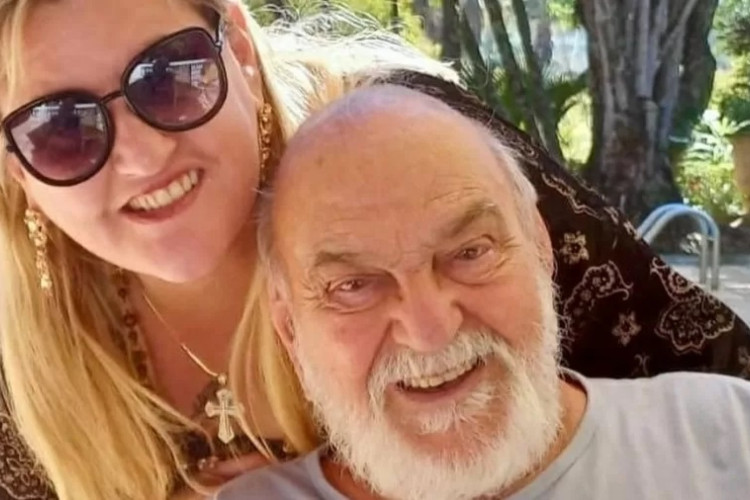 O ator de 93 anos fez uma postagem para informar a morte da filha de 49 anos