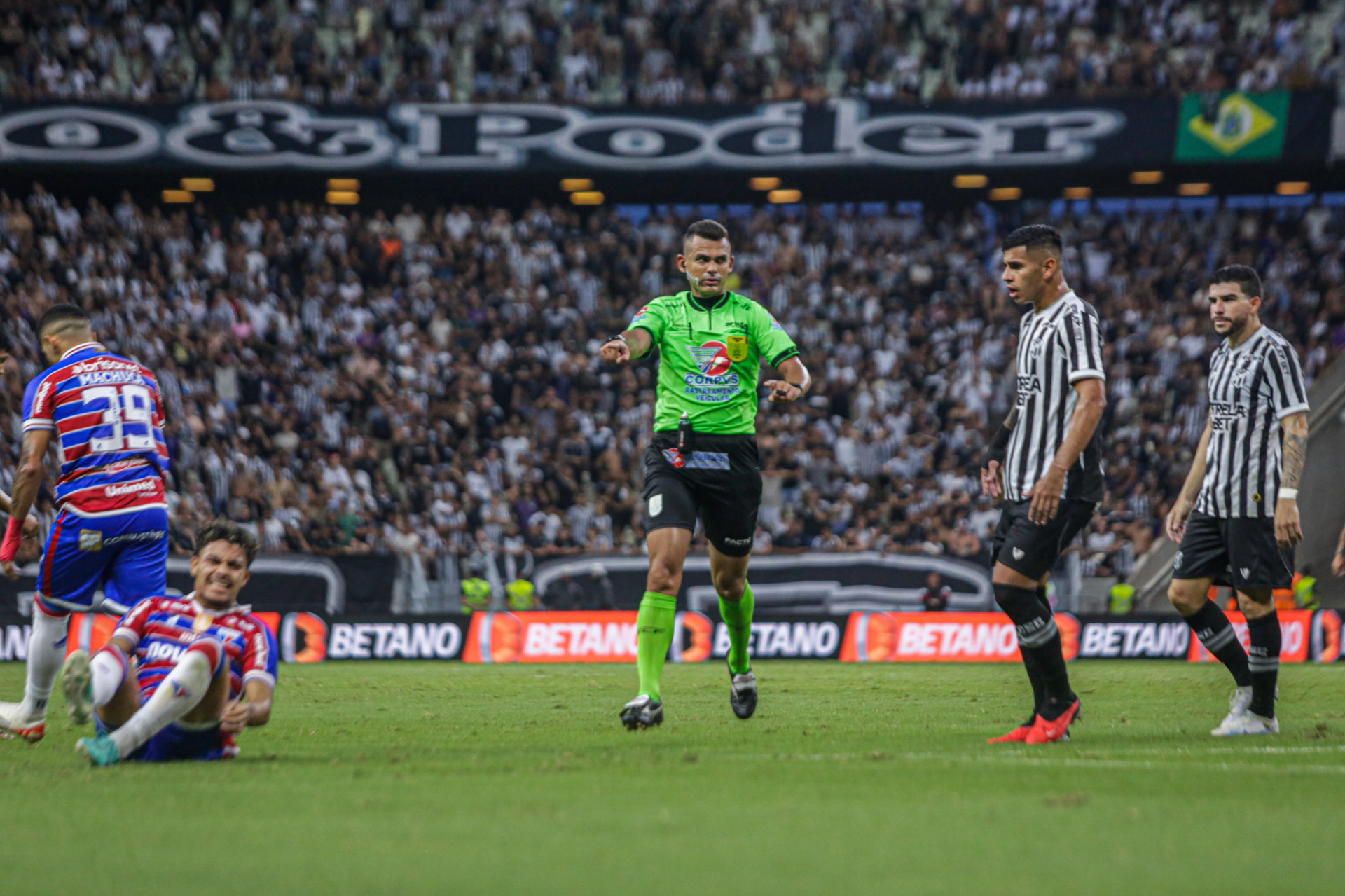 &Aacute;rbitro Rodrigues J&uacute;nior no Cl&aacute;ssico-Rei Fortaleza x Cear&aacute;, no Castel&atilde;o, pelo Campeonato Cearense  (Foto: Lucas Emanuel/FCF)