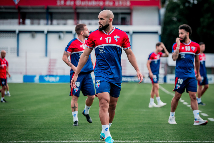 Volante Zé Welison em treino do Fortaleza no Centro de Excelência Alcides Santos, no Pici
