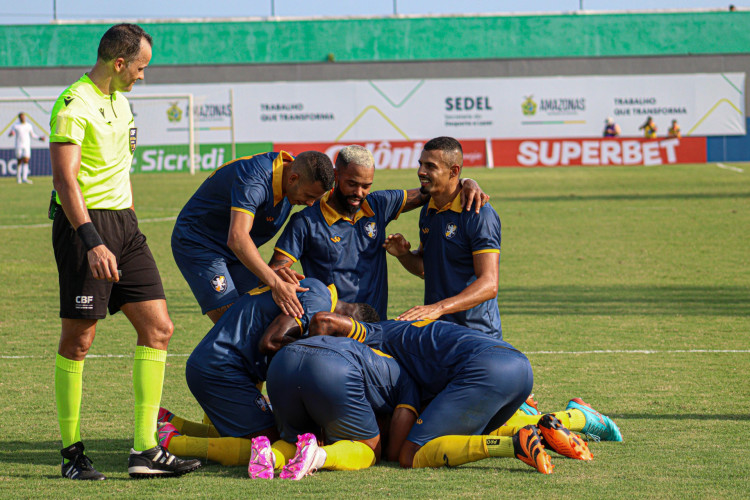 Com gols de Giva e Mascote, o Retrô venceu o Manauara-AM e avançou na Copa do Brasil