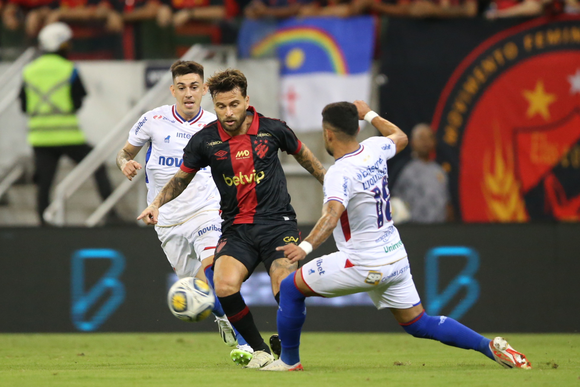 Rubro-Negro e Tricolor ficaram na igualdade
 (Foto: MARLON COSTA/AGIF/ESTADÃO CONTEÚDO)