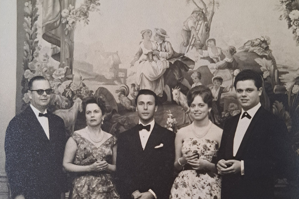 Da esquerda para a direita: Mario Simonsen e Maria Luiza (Baby Simonsen), o marido de Marylou, Carlo, Marylou, e o irmão mais novo, John Simonsen. (Foto: Arquivo Pessoal/Marylou Simonsen)