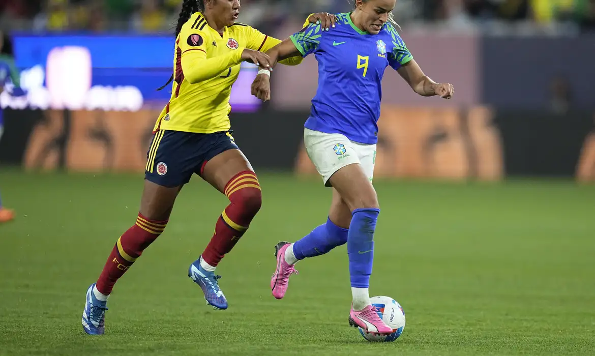 Seleção feminina de futebol vence e se classifica