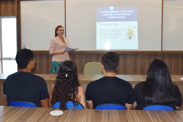 As ações que trabalham o desenvolvimento comportamental dos alunos no mercado de trabalho acontecem ao longo de todo o curso
