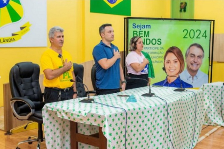 Cerimônia de posse da diretoria do PL em Medicilândia, no interior do Pará, que teria. Darci como presidente. Ele é o de camisa amarela 