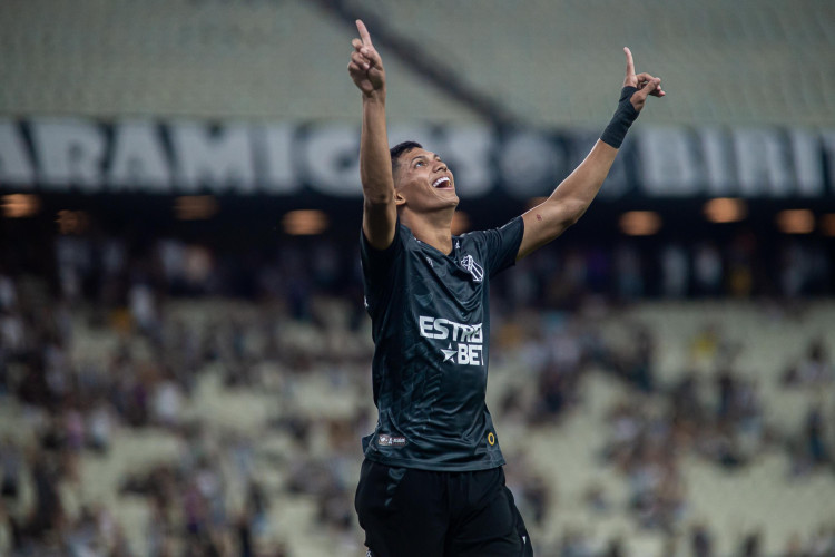 Erick Pulga comemora gol no jogo Ceará x ABC, no Castelão, pela Copa do Nordeste 2024