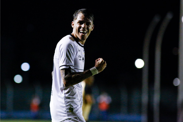 Em seus primeiros minutos em campo, o atacante ex-Ceará deu assistência para Gustavo Coutinho, ex- Fortaleza