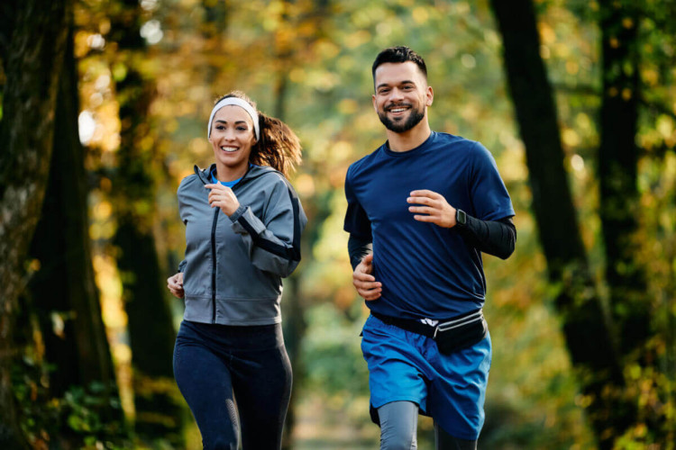 Exercícios favorecem a circulação sanguínea, potencializando o rendimento esportivo (Imagem: Drazen Zigic | Shutterstock) - Portal EdiCase