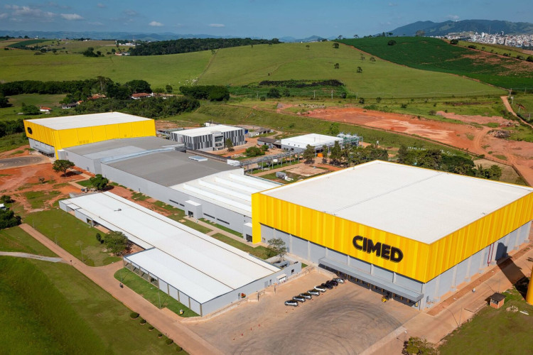 Cimed atua no ramo da indústria farmacêutica.