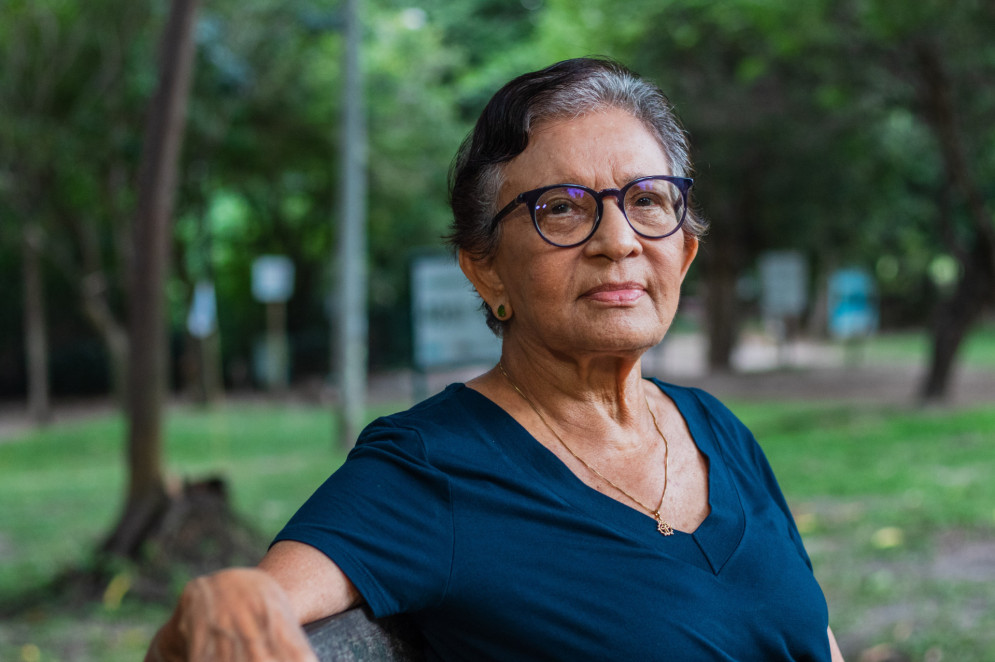 Cleide Bernal, economista, bancária aposentada e professora universitária, no Parque do Cocó    (Foto: FERNANDA BARROS)