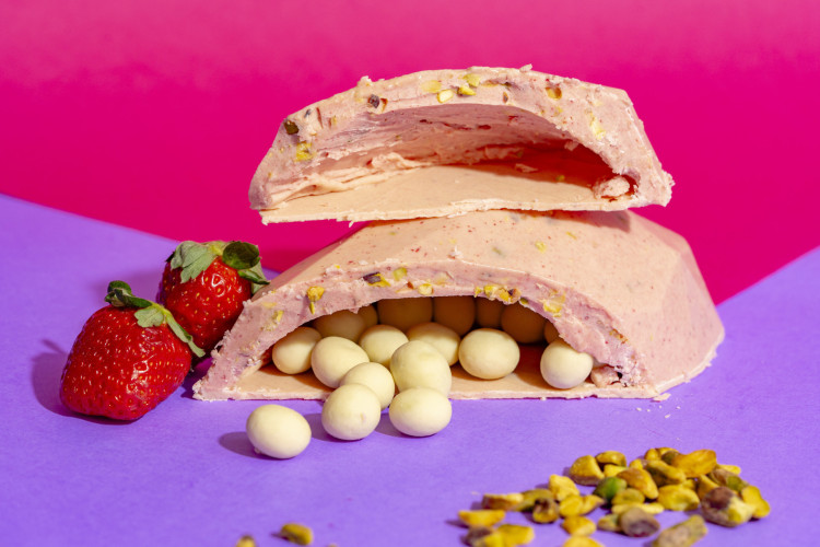 Ovo morango com pistache da MOA Chocolates