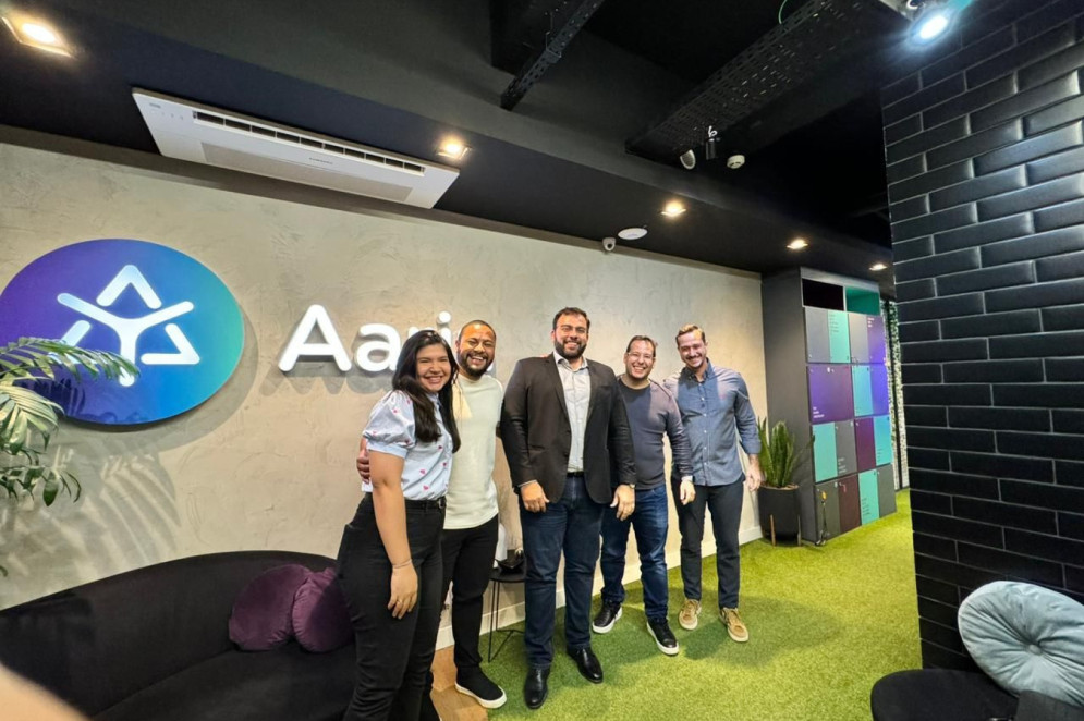 Gabriel Joca em visita à Aarin, em São Paulo
