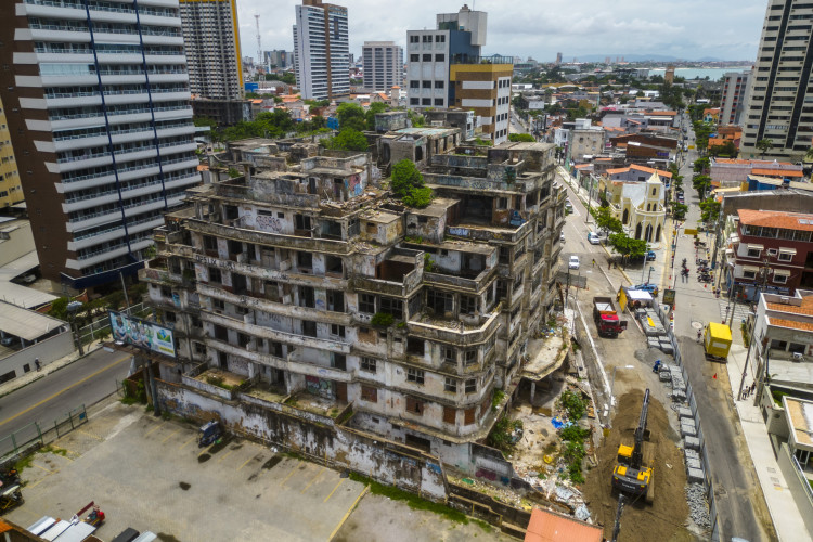  Demolição do Edifício São Pedro, em Fortaleza, teve início nesta terça-feira, 5
