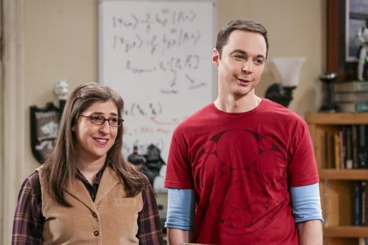 Sheldon Cooper (Jim Parsons) e Amy (Mayim Bialik) aparecerão no último capítulo de 