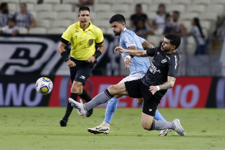 Fortaleza (CE), 06/04/2024 - Ceara SC X EC Bahia - durante partida entre Ceara (CE) X Bahia (BA), jogo valido pela 5a rodada da Copa do Nordeste 2024, na noite desta 4a feira (06), na Arena Castelão em Fortaleza CE.