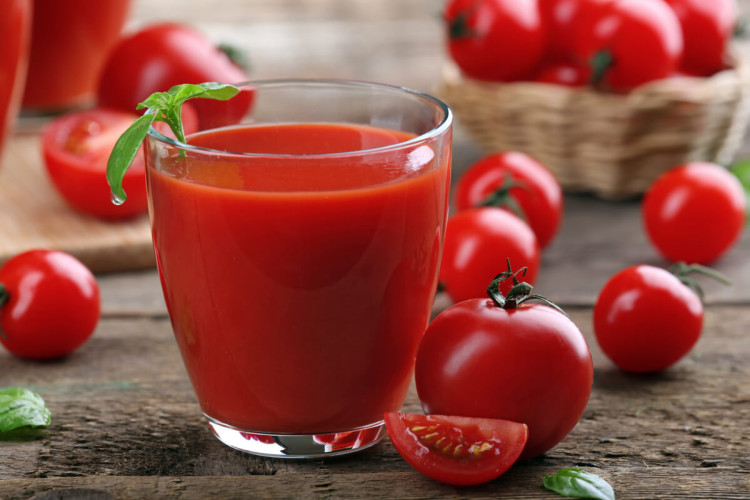 Suco de tomate (Imagem: Africa Studio| Shutterstock)