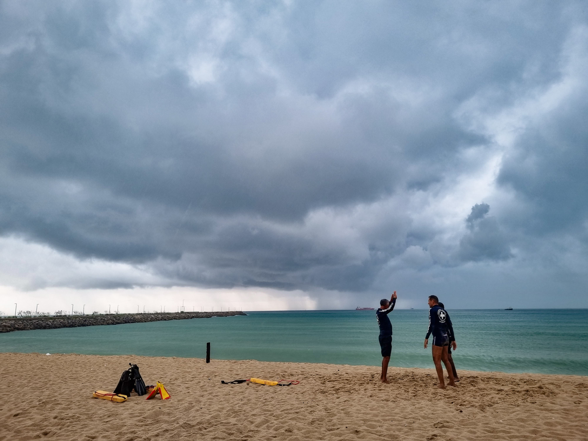 Fortaleza amanhece com chuvas nesta quarta-feira