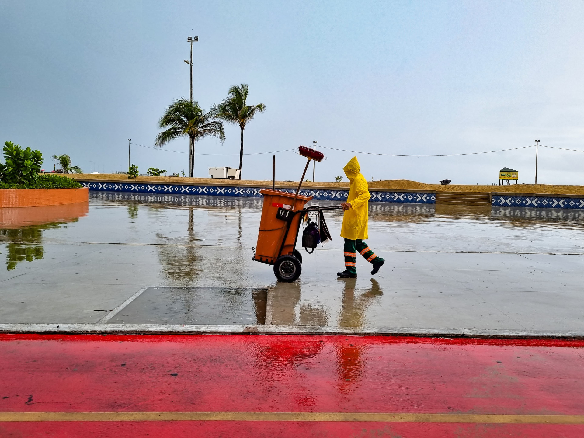 Fortaleza amanhece com chuvas nesta quarta-feira