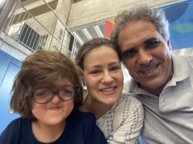 Natalia ao lado do esposo Igor e do filho João