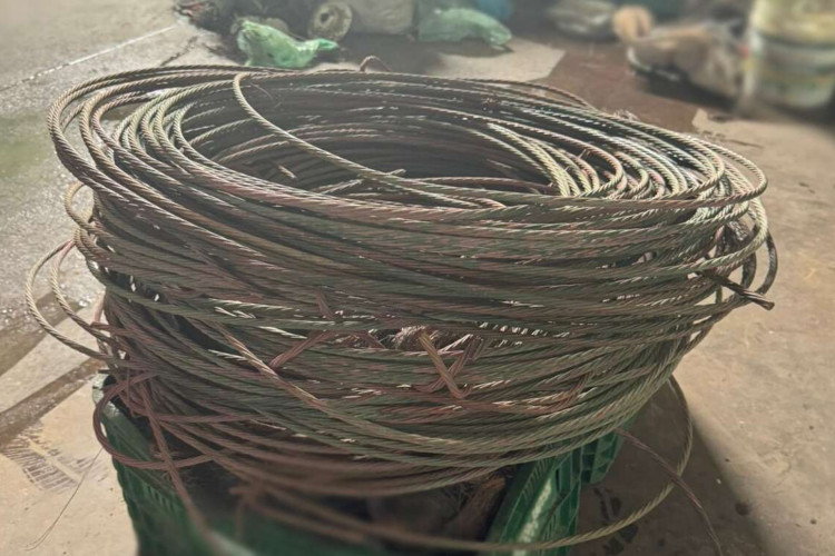 ￼216 METROS de cobre foram apreendidos