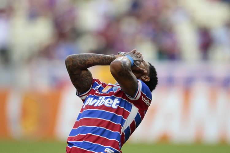 Marinho lamenta chance desperdiçada para o Fortaleza diante do Maracanã, pelas semifinais do Campeonato Cearense 2024.