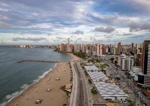 Banho de mar está liberado da altura da Av. Desembargador Moreira, próximo à Feirinha da Beira Mar, até a Avenida Almirante Tamandaré próximo à Ponte Metálica.