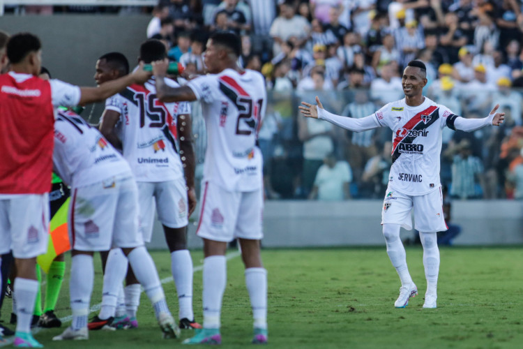 Atacante Ciel comemora gol no jogo Ferroviário x Ceará, no PV, pela semifinal do Campeonato Cearense 2024