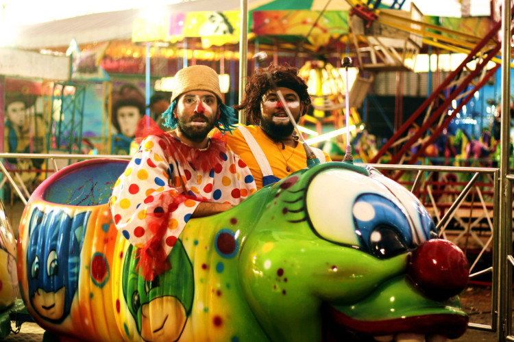 Cheiro do Queijo: Palhaço Abu e Bitobeat na capa do disco 