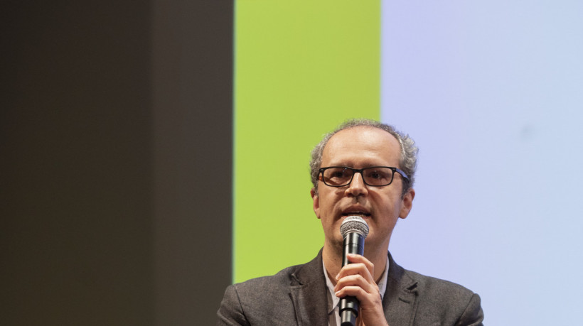 Sociólogo e escritor Bernardo Buarque de Hollanda em evento no Museu do Futebol, no Pacaembu (Foto: Museu do Futebol | Foto Fernando Pilatos)