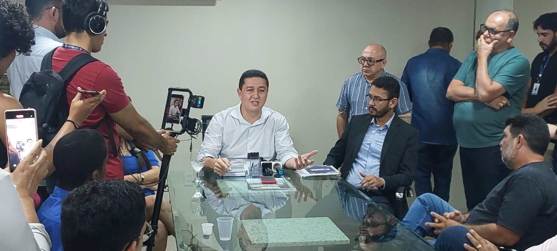 ￼GLÊDSON concedeu entrevista coletiva sobre operação do MPCE (Foto: Yago Pontes)