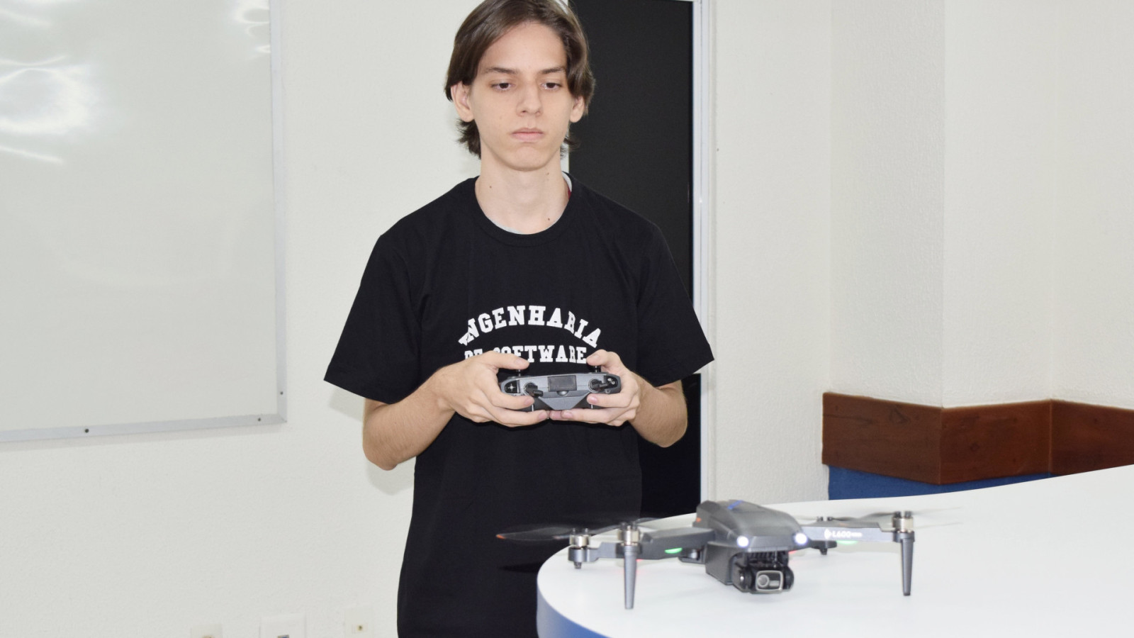 Além da formação acadêmica, a UniAteneu viabiliza oportunidades para os discentes na área profissional com a oferta de estágio e emprego nas empresas parceiras