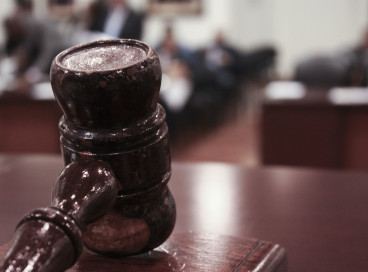 Imagem de apoio ilustrativo. Al&eacute;m do crime de homic&iacute;dio, os r&eacute;us tamb&eacute;m foram sentenciados pelos delitos de tr&aacute;fico de drogas, porte ilegal de arma de fogo e posse ilegal de muni&ccedil;&atilde;o 