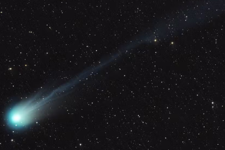 'Cometa do Diabo' se aproxima da Terra e será visível no Brasil; Saiba quando observar


