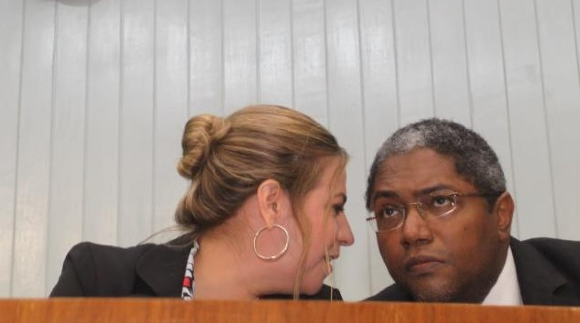 ￼DEPUTADA federal Luizianne Lins e 
pré-candidato  do PT em Caucaia, Waldemir Catanho (Foto: Iana Soares, em 1º/2/2011)