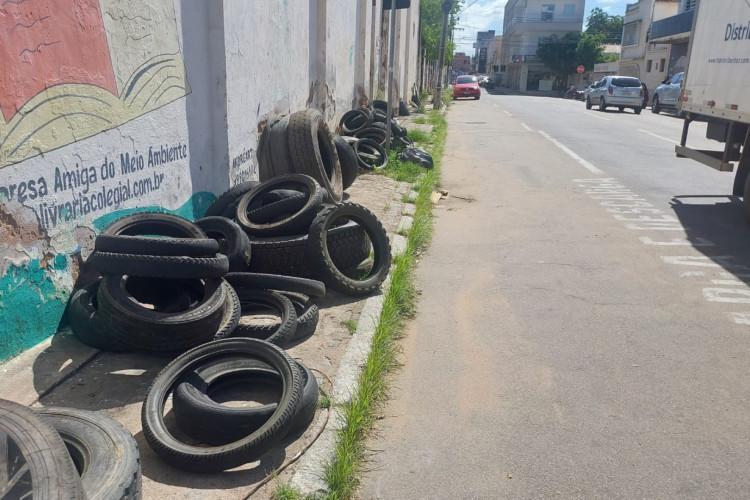 Imagem de apoio ilustrativo: pneus têm sido descartados irregularmente em Juazeiro do Norte