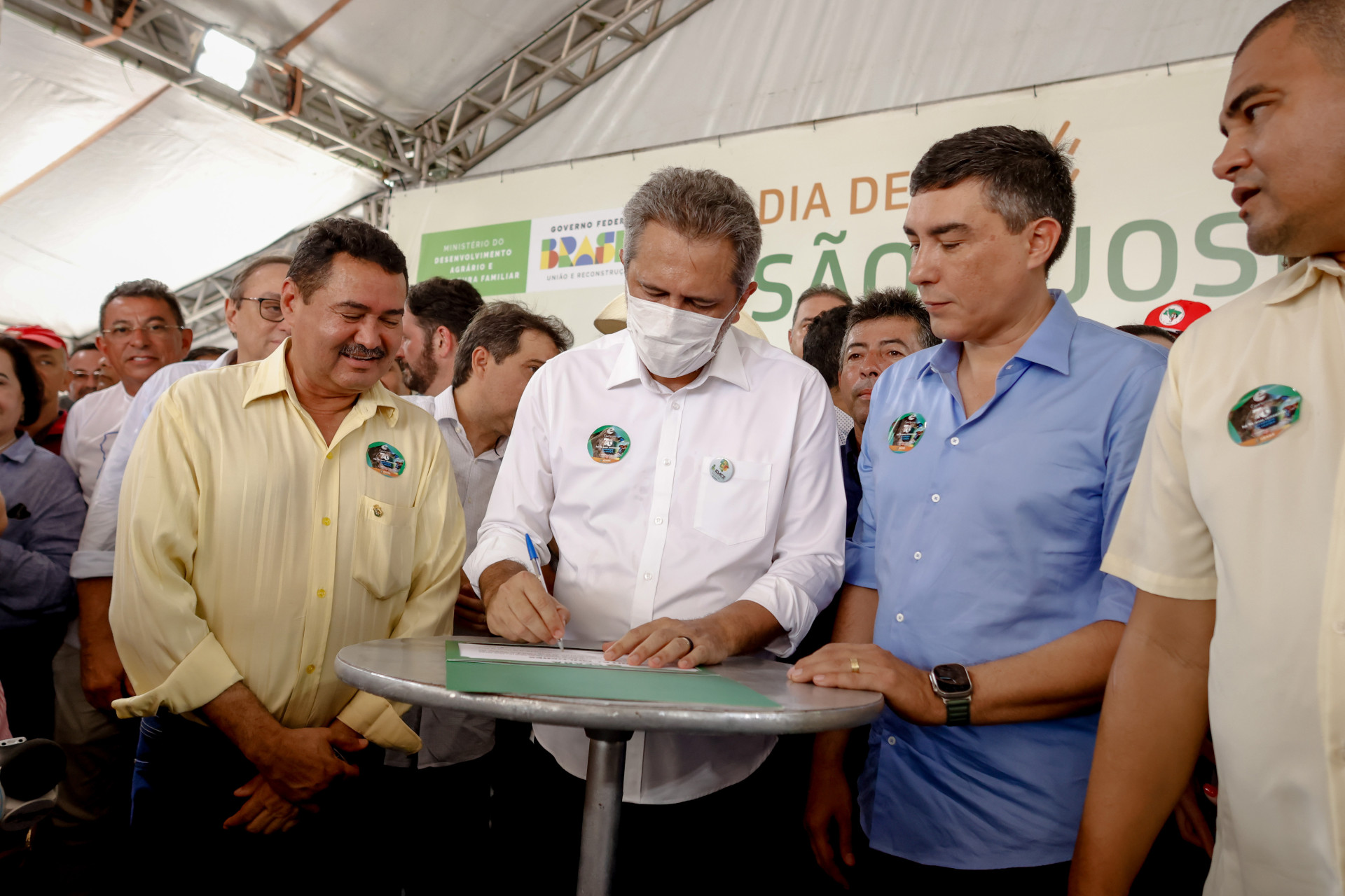 ￼ELMANO assina pacote de medidas para o setor rural em Chorozinho (Foto: AURÉLIO ALVES)
